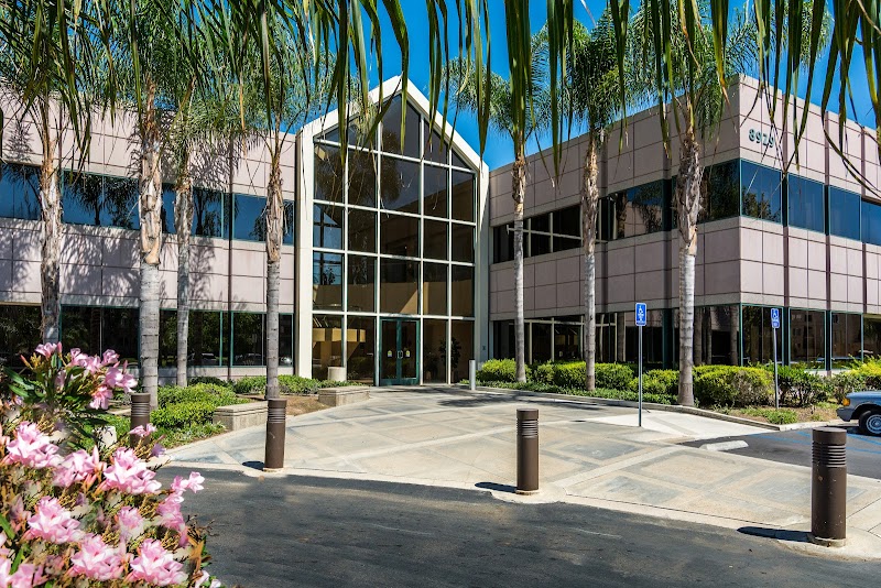 The La Jolla Institute of Plastic Surgery logo
